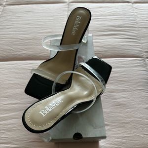 Two strap comfy short heel